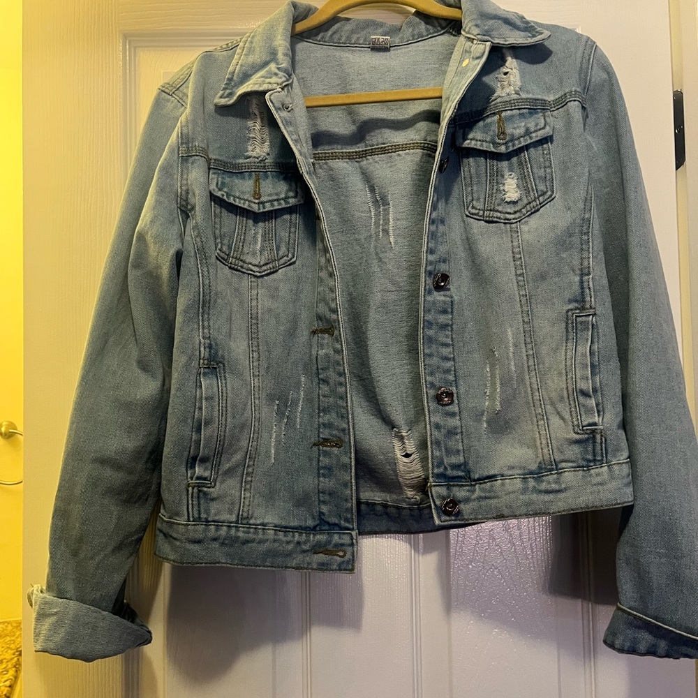 Light Blue Cropped Jean Jacket with Classic Design